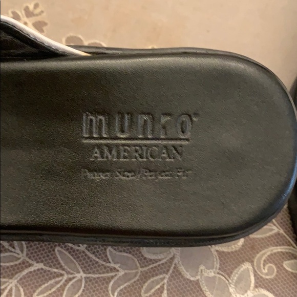 Munro Sandals - Picture 3 of 4